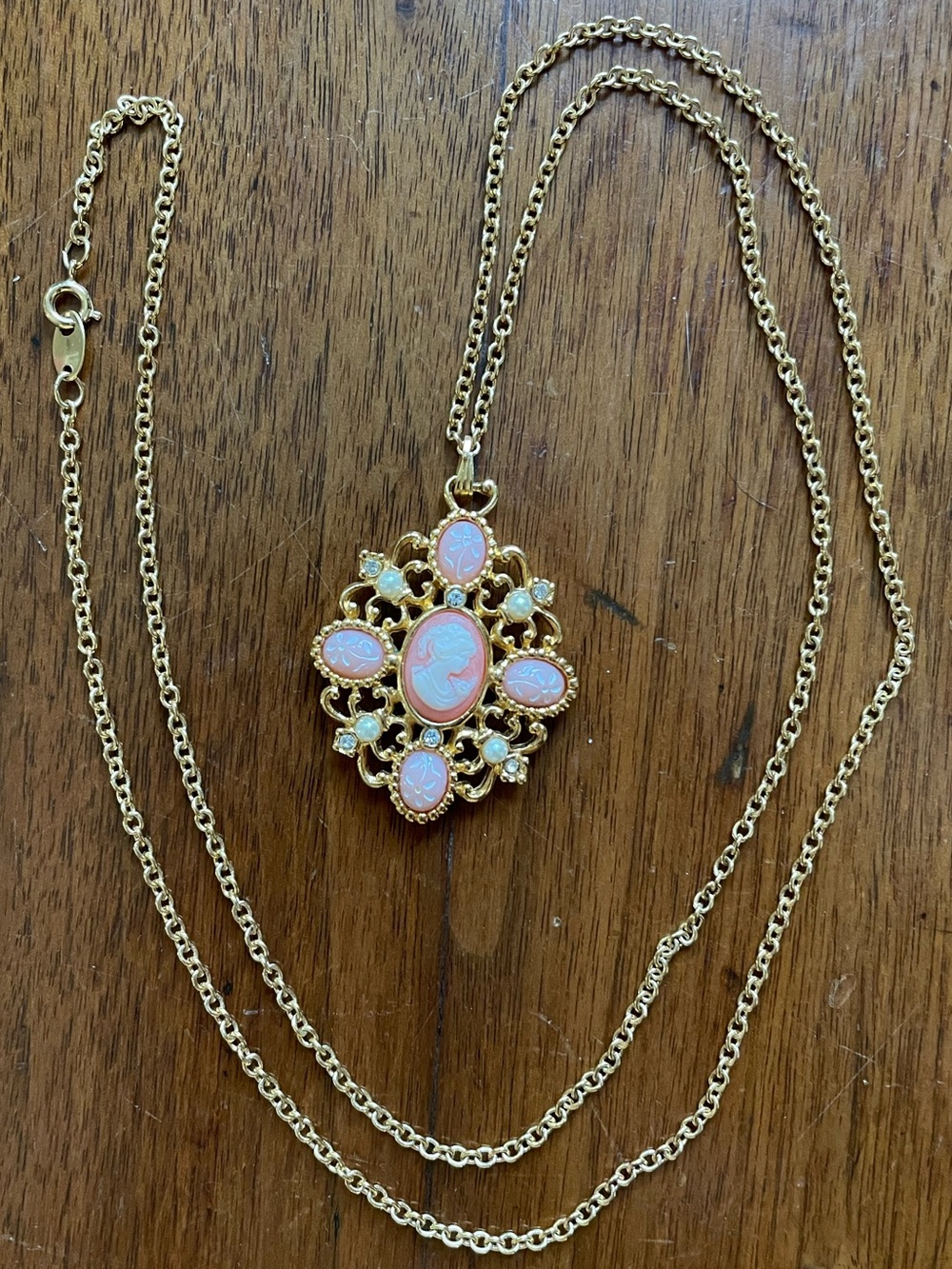 Vintage Avon Gold Tone Pink Cameo Pendant Long Chain Necklace